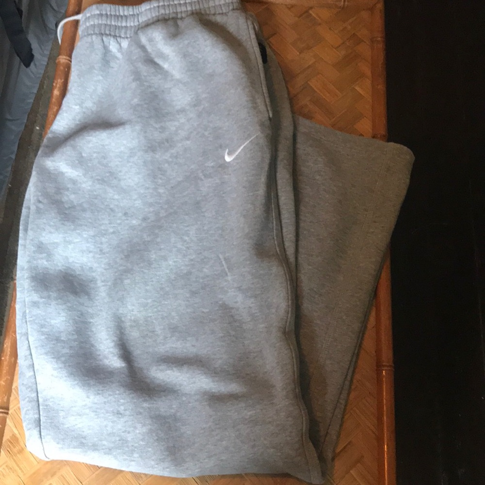 Nike sweat pants with pockets